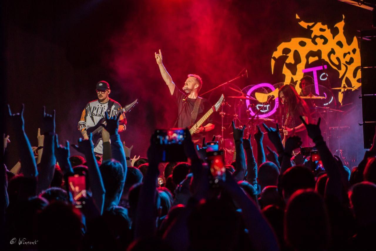 Фото Это аншлаг! Александр Пушной собрал полный зал на двухчасовом концерте в Новосибирске  — ФОТОРЕПОРТАЖ 16